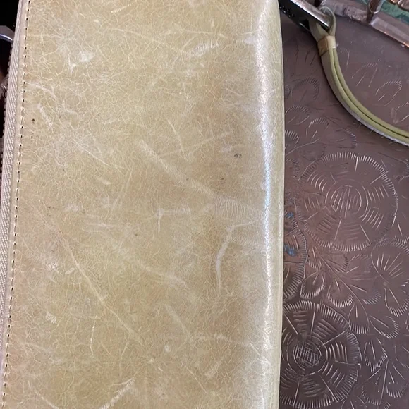 Hobo Wallet Billfold Kiss lock Citron - Picture 10 of 13